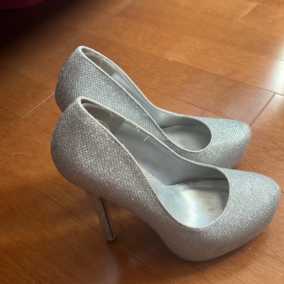 Silver pumps - Picture 2 of 2